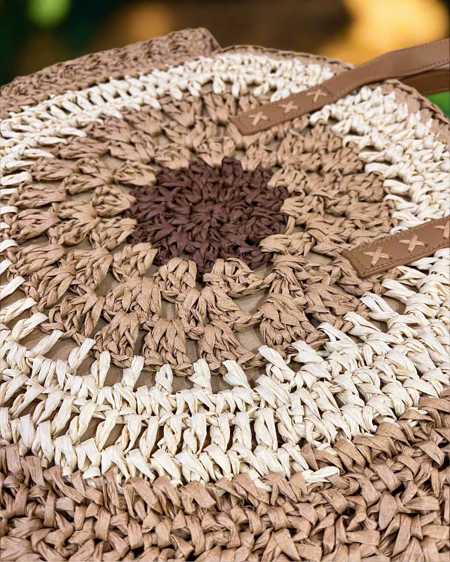 Oversized Round Straw Tote Bag – Chic & Spacious Shoulder Bag for Summer! Close-up view